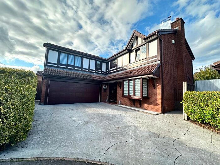 5 Bedroom Detached House For Sale In Saltram Close, Radcliffe, Manchester, M26