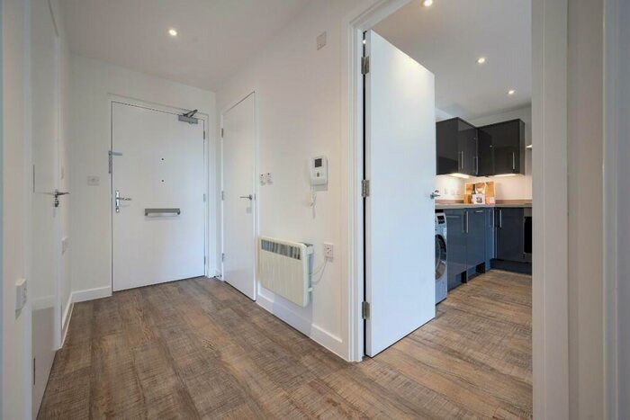 1 Bedroom Apartment To Rent In Bow Square, Queensway, Southampton, Hampshire, SO14