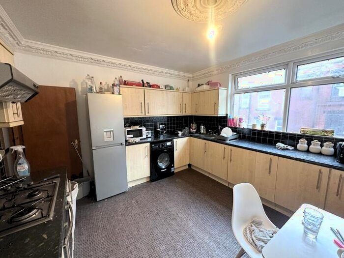 7 Bedroom Terraced House To Rent In Manor Drive, Hyde Park, Leeds, LS6