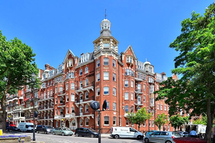 2 Bedroom Flat For Sale In Campden Hill Road, Kensington, London, W8