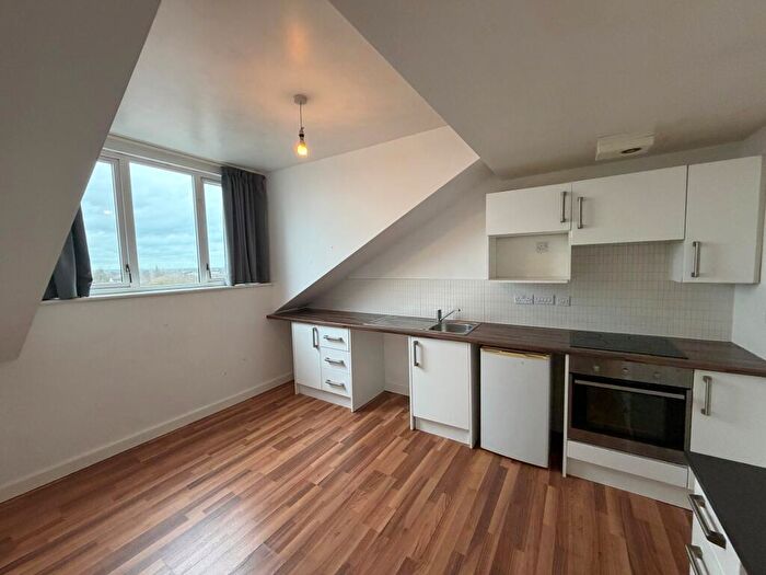 Apartment To Rent In Clyde Court, LE1
