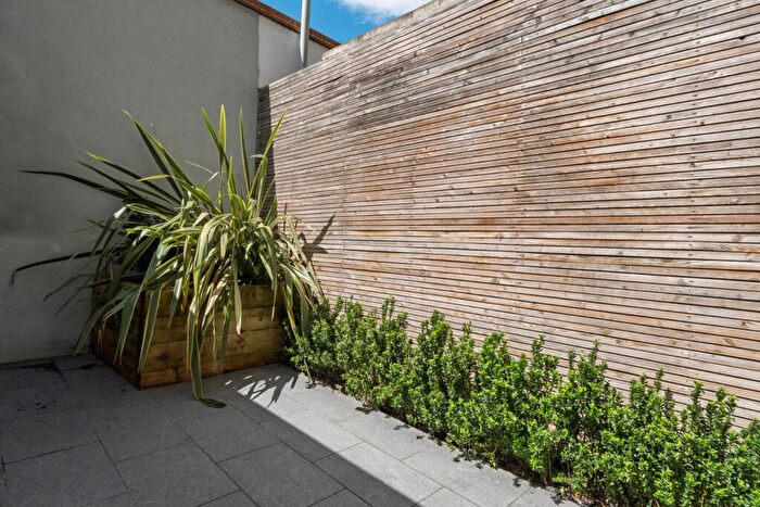 3 Bedroom Terraced House For Sale In Shepherdess Walk, Hackney, N1 - Photo 6