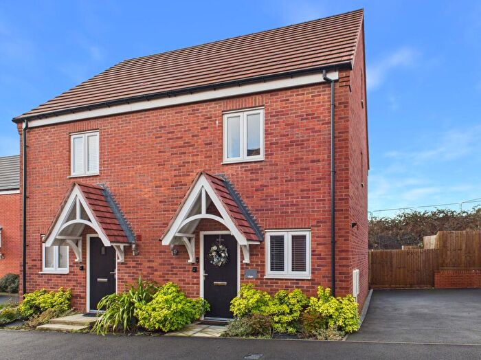 3 Bedroom Semi Detached House For Sale In Nicholson Close, Redhill, Nottingham, NG5