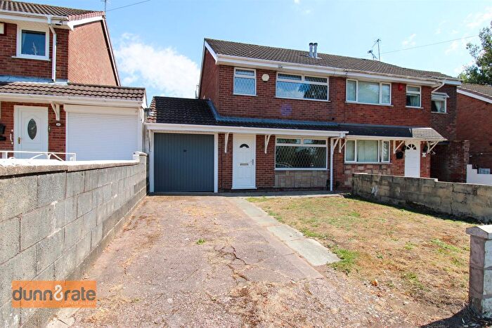 3 Bedroom Semi Detached House For Sale In Slapton Close, Eaton Park, Stoke-On-Trent, ST2
