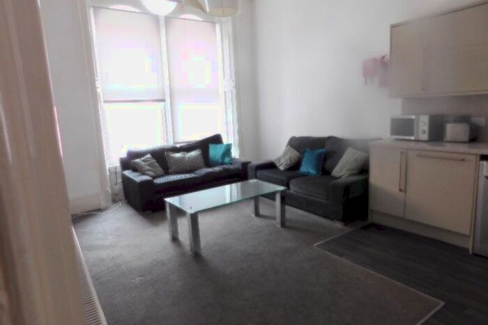 3 Bedroom Flat To Rent In Nethergate, West End, Dundee, DD1