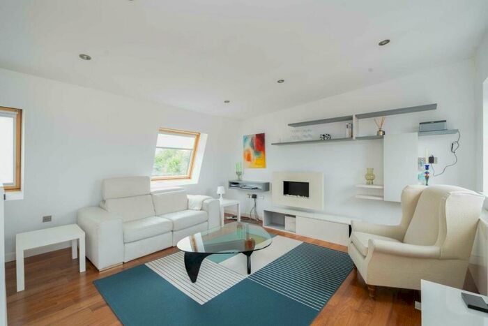 2 Bedroom Flat To Rent In King Henrys Road, Primrose Hill, NW3