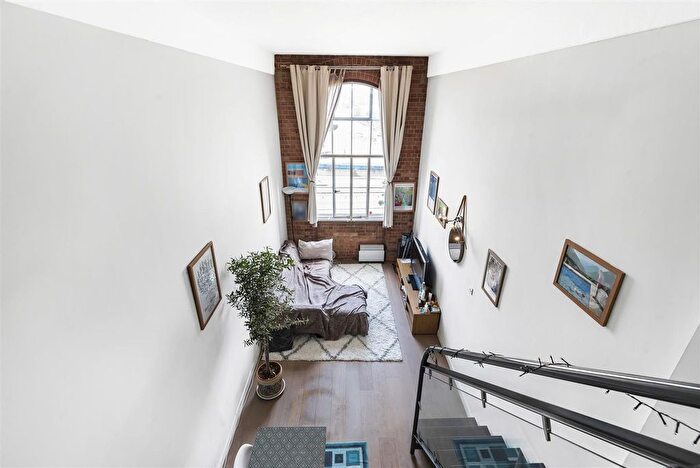 1 Bedroom Flat For Sale In Manhattan Building, Bow Quarter, London, E3