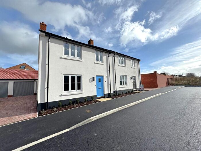 3 Bedroom Semi Detached House For Sale In Tumulus Lane, Nottington Park, Weymouth, DT3