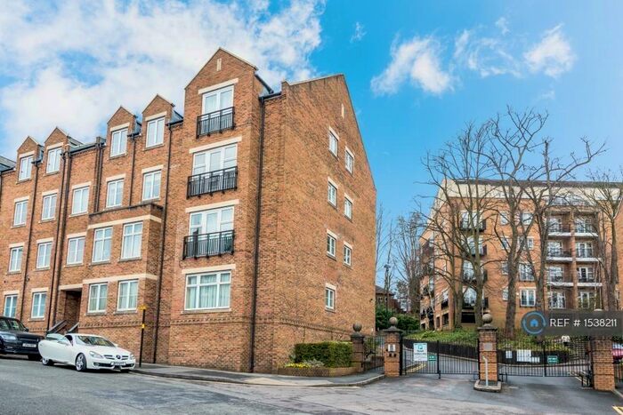 2 Bedroom Flat To Rent In Caversham Place, Sutton Coldfield, B73