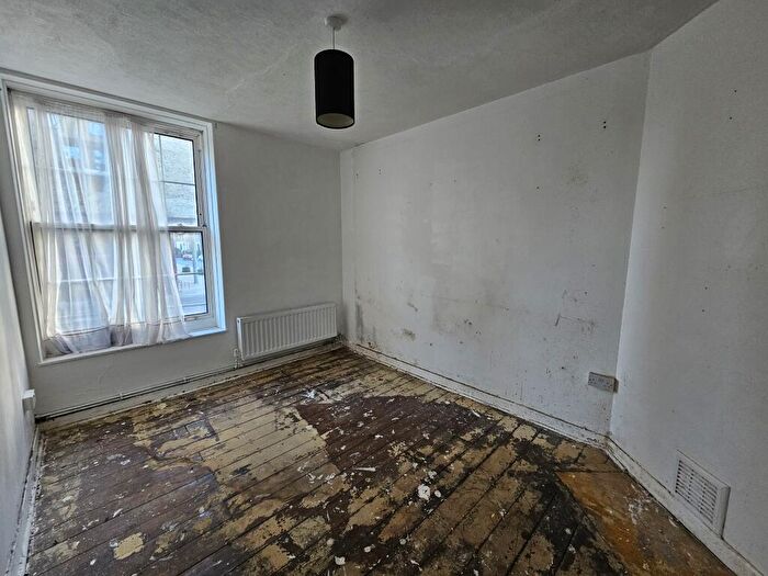 2 Bedroom Flat For Sale In Flat, Elham House, Pembury Road, Clapton, London, E5