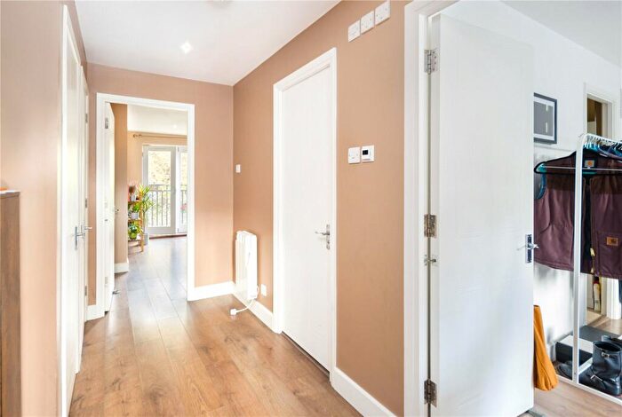 2 Bedroom Flat For Sale In Laburnum Street, London, E2