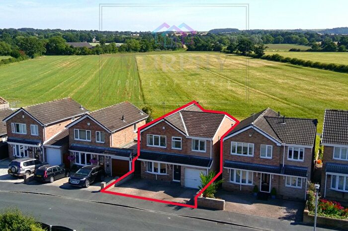 4 Bedroom Detached House For Sale In Cricketers Close, Ackworth, Pontefract, West Yorkshire, WF7