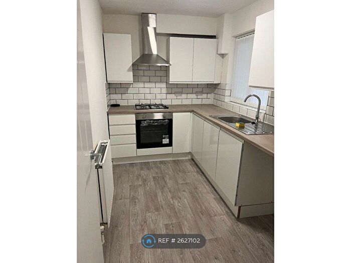 2 Bedroom Flat To Rent In Huddleston Close, Wirral, CH49