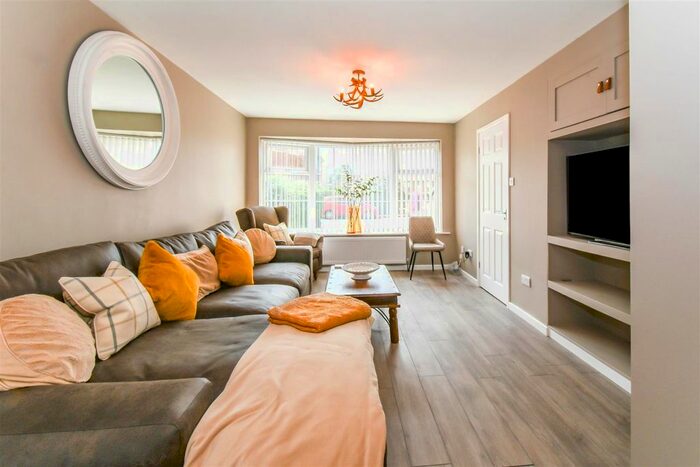 3 Bedroom Property To Rent In Keats Close, York, YO30