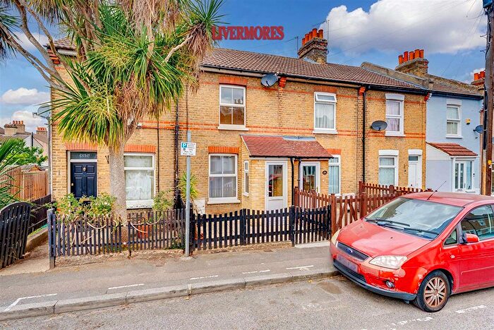 2 Bedroom Terraced House For Sale In Ducketts Road, Crayford, Dartford, DA1