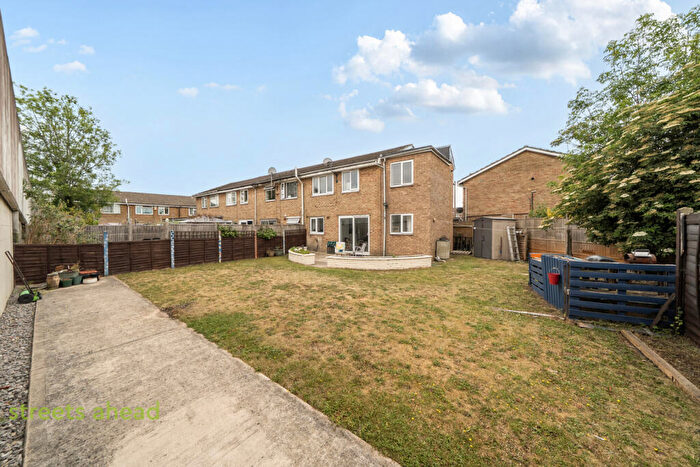 4 Bedroom End Of Terrace House For Sale In Sutton Gardens, Croydon, CR0