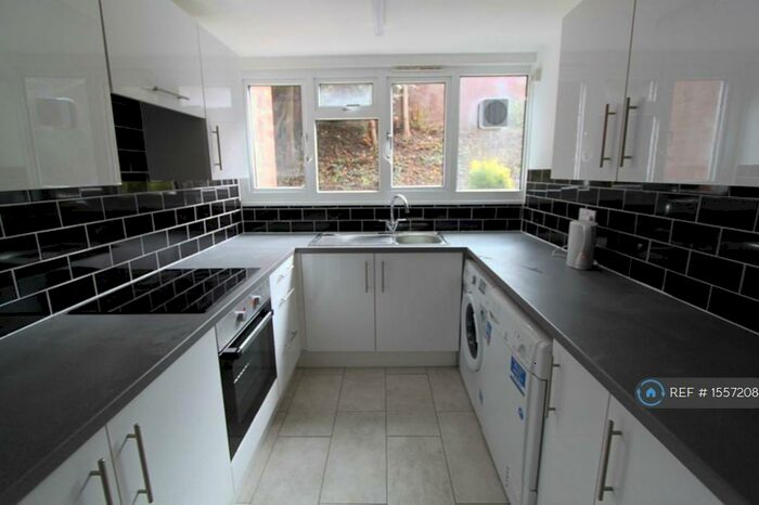 4 Bedroom Terraced House To Rent In Hunters Hill, High Wycombe, HP13