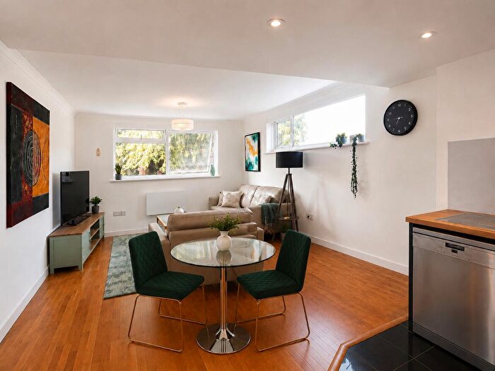 3 Bedroom Flat For Sale In Ipswich Road, Norwich, NR2