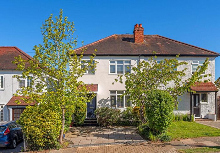 3 Bedroom Semi-Detached House For Sale In Lezayre Road, Orpington, BR6