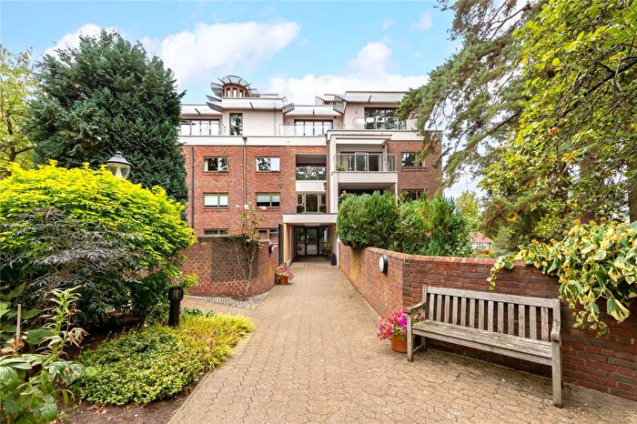 2 Bedroom Flat For Sale In High Firs, Gills Hill, Radlett, Hertfordshire, WD7