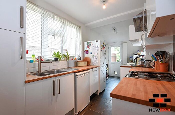 4 Bedroom Detached House To Rent In Cheyne Hill, Surbiton, KT5