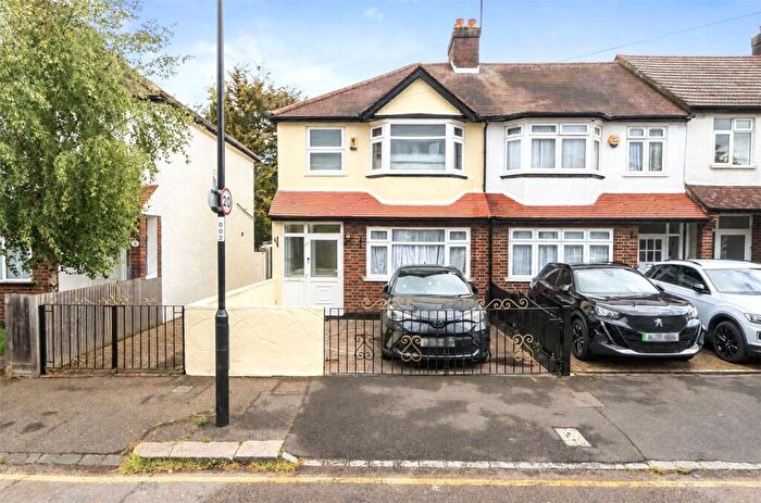 3 Bedroom End Of Terrace House For Sale In Kynaston Crescent, Thornton Heath, CR7