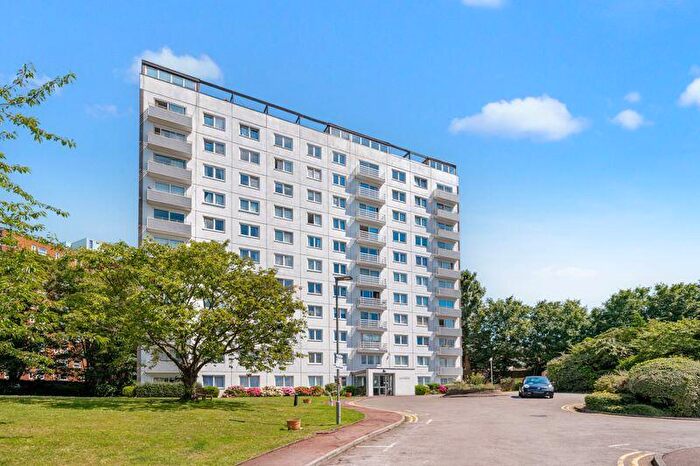 2 Bedroom Apartment To Rent In Eaton Drive, Kingston, KT2