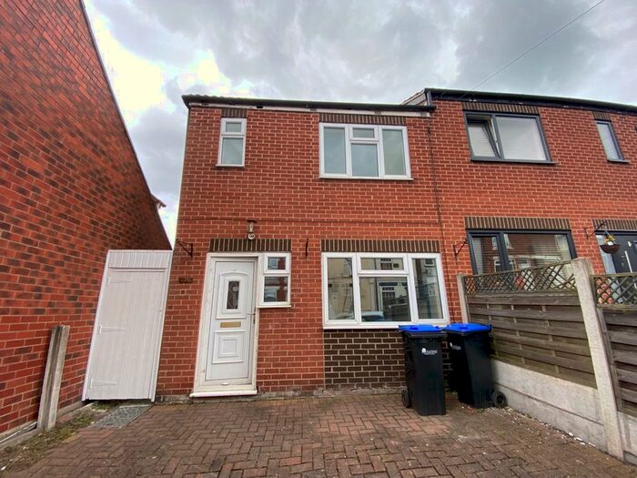 3 Bedroom House To Rent In Fishers Street, Nottingham, NG17