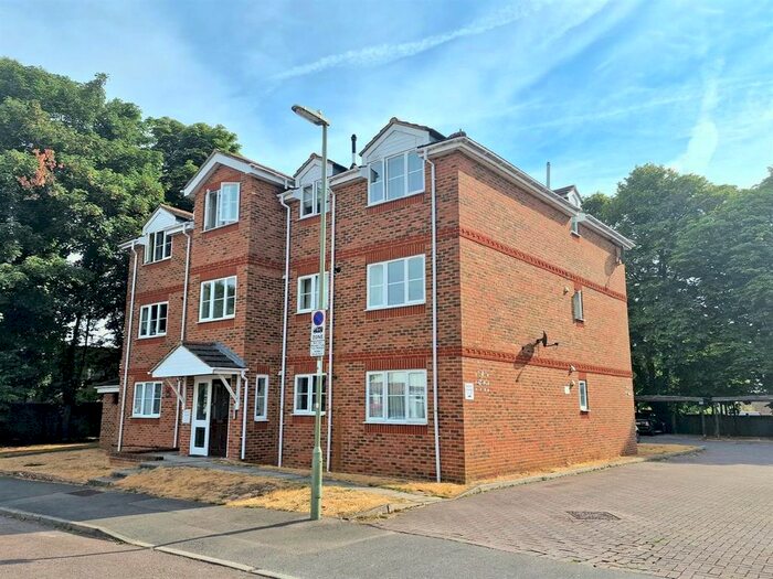 2 Bedroom Flat To Rent In Sherborne Road, Farnborough, GU14