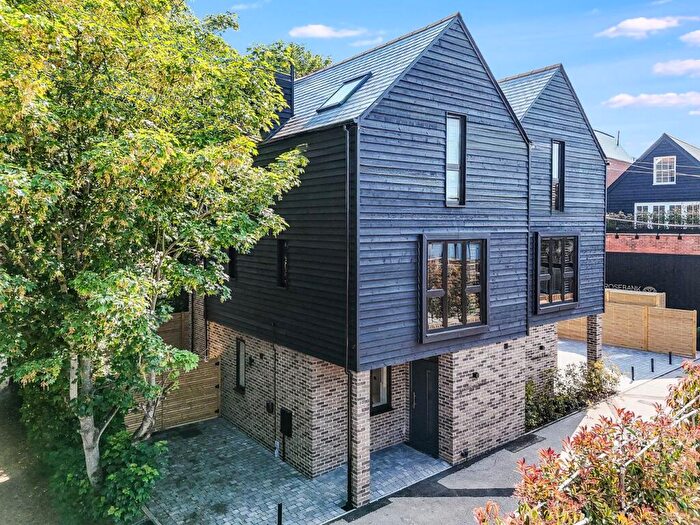 3 Bedroom Semi-Detached House For Sale In Rose Lane, Billericay, CM12