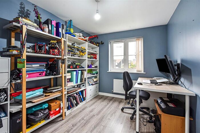 4 Bedroom Detached House For Sale In Saddle Way, Andover, SP11