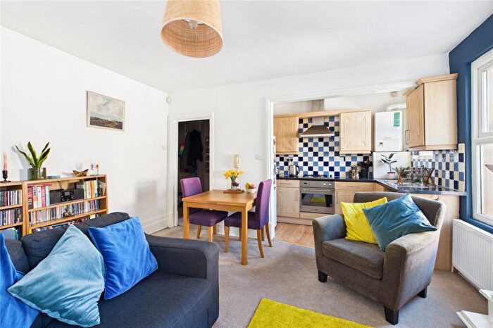 2 Bedroom Apartment For Sale In Norwood Road, London, SE24