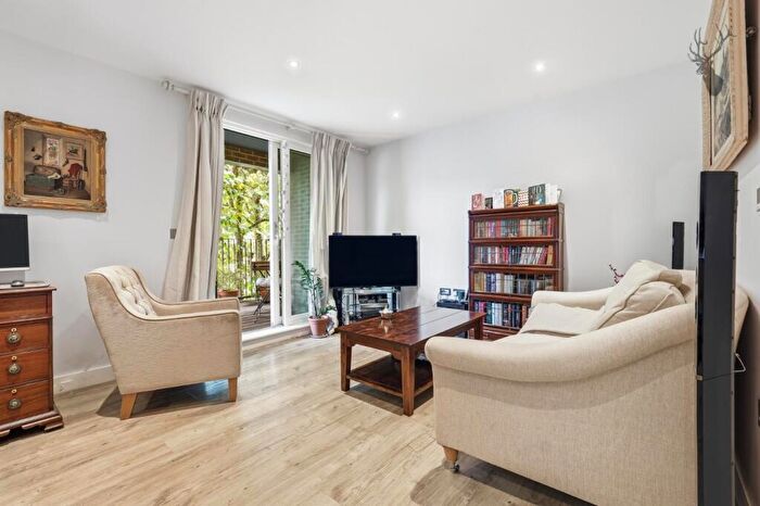 2 Bedroom Apartment For Sale In Knapp Road, Bow, E3