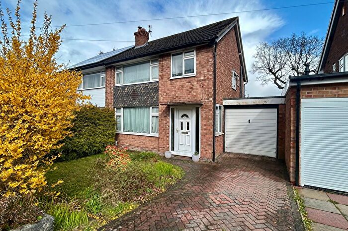 3 Bedroom Semi-Detached House For Sale In Crantock Drive, Heald Green, SK8