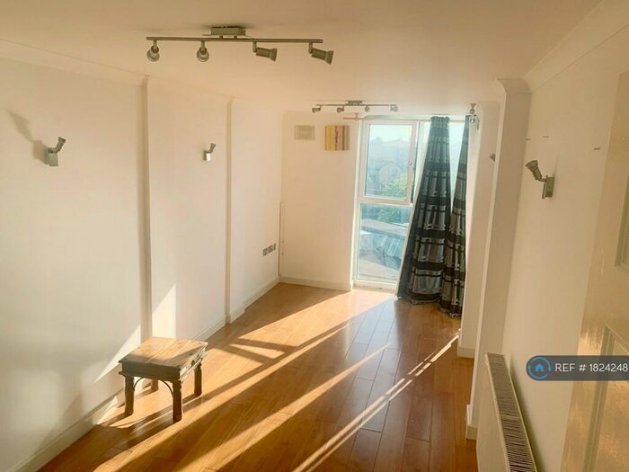 2 Bedroom Flat To Rent In Star House, London, E12