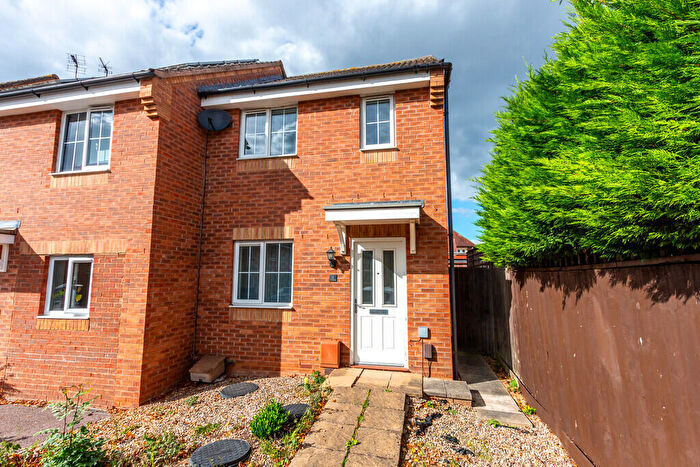 2 Bedroom Semi Detached House For Sale In Jubilee Gardens, Rushden, NN10