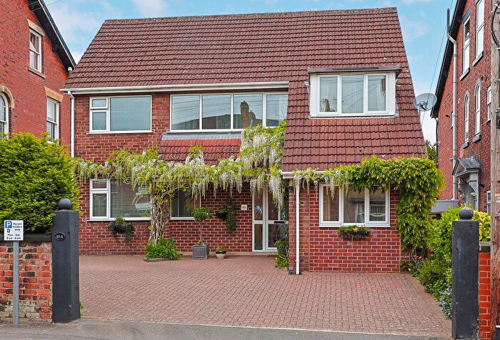 3 Bedroom Detached House For Sale In Queen Street, Chesterfield, S40