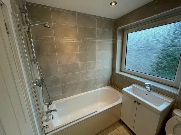 4 Bedroom Terraced House To Rent In Croftfoot Road, Glasgow G45