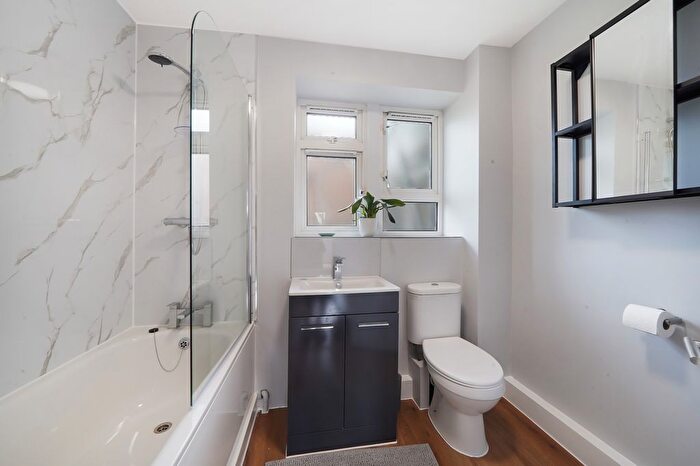 3 Bedroom Flat To Rent In Hardwicke Street, Barking, IG11