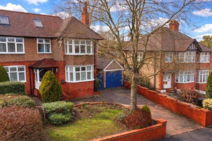 4 Bedroom Semi Detached House For Sale In Cutenhoe Road, Luton, Bedfordshire, LU1