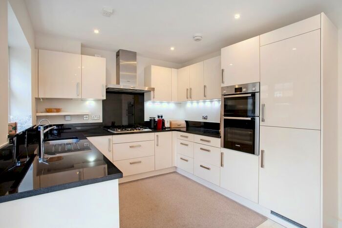 4 Bedroom Terraced House To Rent In Colnhurst Road, Watford, WD17