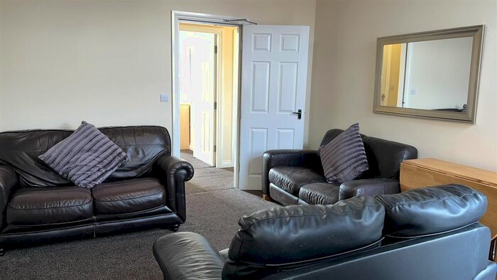4 Bedroom Flat To Rent In Lonsdale Terrace, Jesmond, Newcastle Upon Tyne, NE2