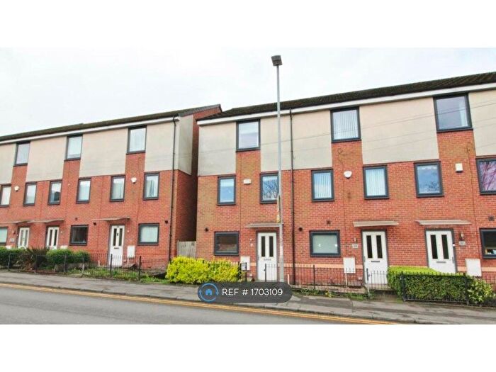 4 Bedroom End Of Terrace House To Rent In Manchester Street, Heywood, OL10