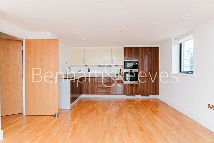 2 Bedroom Flat To Rent In Bunton Street, London, SE18