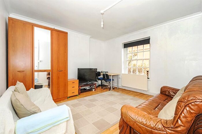 3 Bedroom Apartment To Rent In Chalton Street, NW1