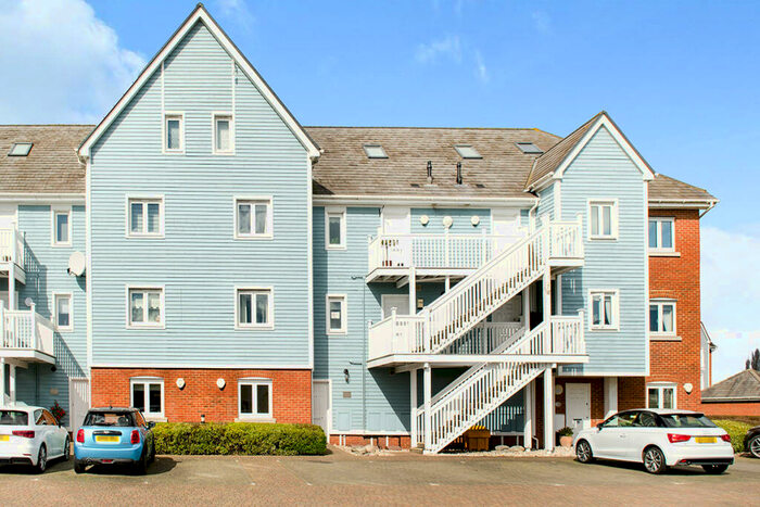 2 Bedroom Flat To Rent In Perch Close, Larkfield, Aylesford, ME20