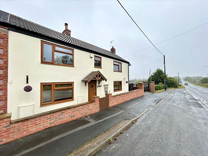 3 Bedroom Semi-Detached House For Sale In The Lilacs, Melton Road, Wrawby, DN20