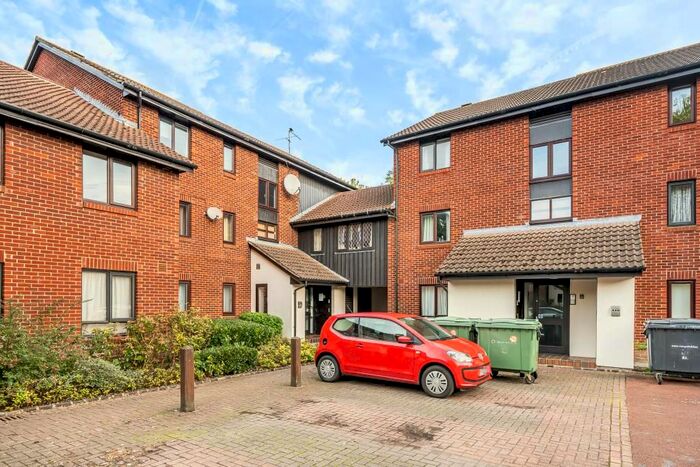 1 Bedroom Flat To Rent In Exeter Court, Didcot, OX11