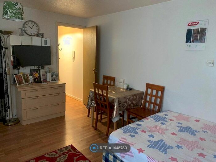 Studio To Rent In London, London, N18