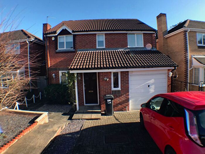 4 Bedroom Detached House To Rent In Leigh Hunt Drive, London, N14